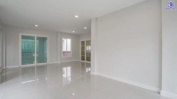 บ้านรีโนเวทใหม่ โครงการ คาซ่าวิลล์ ราชพฤกษ์-รัตนาธิเบศร์2 แบรนด์ Q.House รีโนเวทใหม่พร้อมเข้าอยู่ เนื้อที่ 54 ตร.ว. พื้นที่ใช้สอย 211.55 ตร.ม. ฟังก์ชันจัดเต็ม 4 ห้องนอน 3 ห้องน้ำ จอดรถได้ 2 คัน บนทำเลศักยภาพ ติดถนนราชพฤกษ์ ใกล้รถไฟฟ้าสายสีม่วง "สถานีบางรักน้อยท่าอิฐ" และทางด่วน "ศรีรัช"