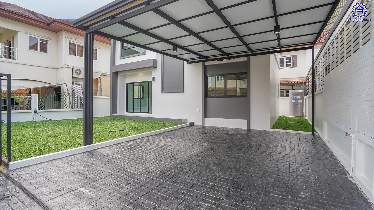 บ้านรีโนเวทใหม่ โครงการ รติรมย์2 ราชพฤกษ์-กาญจนาภิเษก (ซ.สวนผัก32) รีโนเวทใหม่พร้อมเข้าอยู่ บนเนื้อที่ 52 ตร.ว. ฟังก์ชัน 4 ห้องนอน 3 ห้องน้ำ จอดรถได้ 2 คัน ส่วนกลางครบครัน บนทำเลศักยภาพ เชื่อมต่อหลายเส้นทาง ใกล้ทางด่วน "ศรีรัช" และเซ็นทรัล เวสต์วิลล์