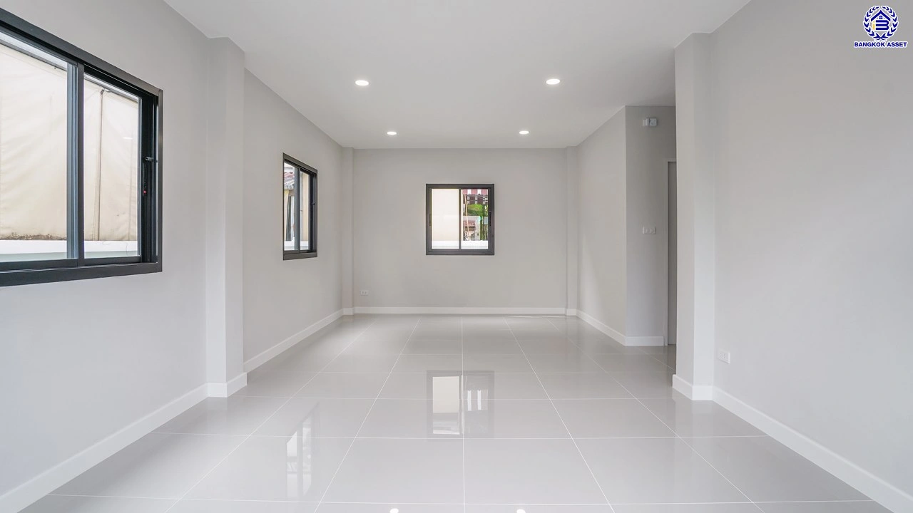 บ้านรีโนเวทใหม่ โครงการ รติรมย์2 ราชพฤกษ์-กาญจนาภิเษก (ซ.สวนผัก32) รีโนเวทใหม่พร้อมเข้าอยู่ บนเนื้อที่ 52 ตร.ว. ฟังก์ชัน 4 ห้องนอน 3 ห้องน้ำ จอดรถได้ 2 คัน ส่วนกลางครบครัน บนทำเลศักยภาพ เชื่อมต่อหลายเส้นทาง ใกล้ทางด่วน "ศรีรัช" และเซ็นทรัล เวสต์วิลล์