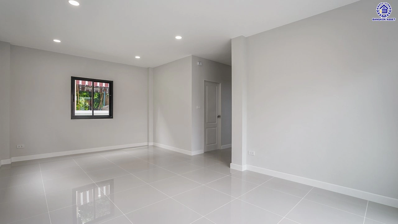 บ้านรีโนเวทใหม่ โครงการ รติรมย์2 ราชพฤกษ์-กาญจนาภิเษก (ซ.สวนผัก32) รีโนเวทใหม่พร้อมเข้าอยู่ บนเนื้อที่ 52 ตร.ว. ฟังก์ชัน 4 ห้องนอน 3 ห้องน้ำ จอดรถได้ 2 คัน ส่วนกลางครบครัน บนทำเลศักยภาพ เชื่อมต่อหลายเส้นทาง ใกล้ทางด่วน "ศรีรัช" และเซ็นทรัล เวสต์วิลล์