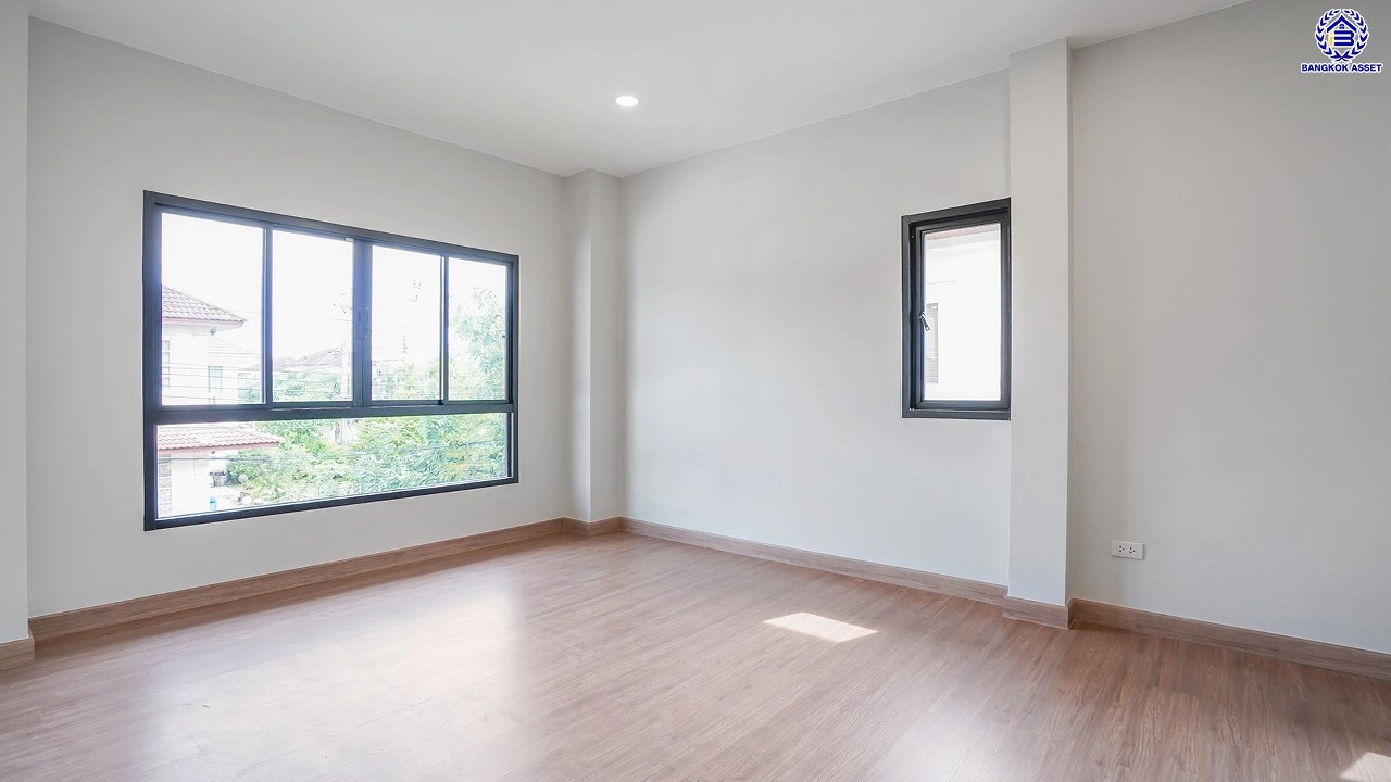 บ้านรีโนเวทใหม่ โครงการ รติรมย์2 ราชพฤกษ์-กาญจนาภิเษก (ซ.สวนผัก32) รีโนเวทใหม่พร้อมเข้าอยู่ บนเนื้อที่ 52 ตร.ว. ฟังก์ชัน 4 ห้องนอน 3 ห้องน้ำ จอดรถได้ 2 คัน ส่วนกลางครบครัน บนทำเลศักยภาพ เชื่อมต่อหลายเส้นทาง ใกล้ทางด่วน "ศรีรัช" และเซ็นทรัล เวสต์วิลล์