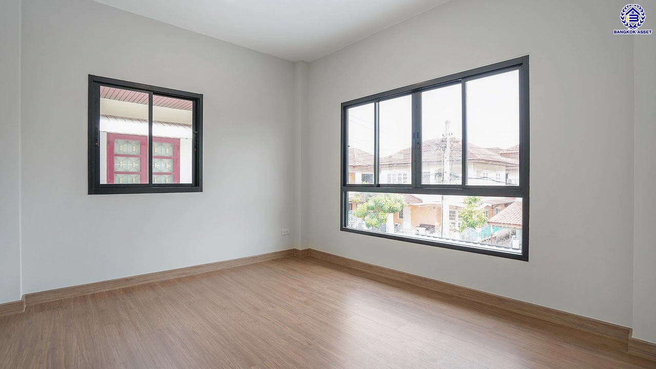 บ้านรีโนเวทใหม่ โครงการ รติรมย์2 ราชพฤกษ์-กาญจนาภิเษก (ซ.สวนผัก32) รีโนเวทใหม่พร้อมเข้าอยู่ บนเนื้อที่ 52 ตร.ว. ฟังก์ชัน 4 ห้องนอน 3 ห้องน้ำ จอดรถได้ 2 คัน ส่วนกลางครบครัน บนทำเลศักยภาพ เชื่อมต่อหลายเส้นทาง ใกล้ทางด่วน "ศรีรัช" และเซ็นทรัล เวสต์วิลล์