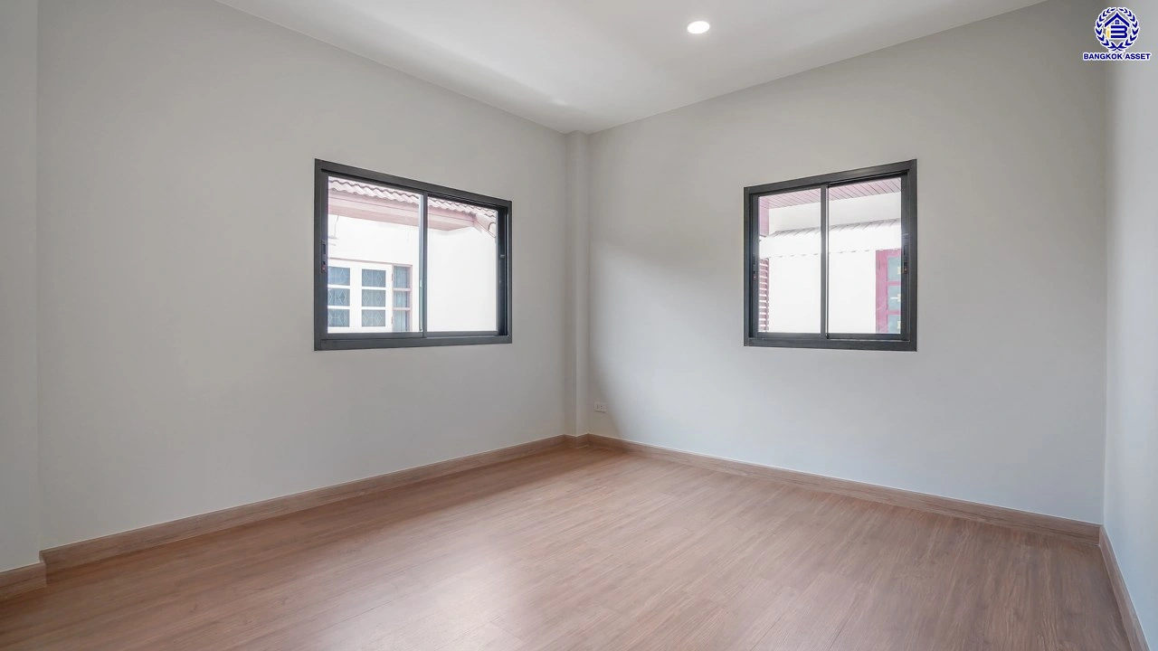 บ้านรีโนเวทใหม่ โครงการ รติรมย์2 ราชพฤกษ์-กาญจนาภิเษก (ซ.สวนผัก32) รีโนเวทใหม่พร้อมเข้าอยู่ บนเนื้อที่ 52 ตร.ว. ฟังก์ชัน 4 ห้องนอน 3 ห้องน้ำ จอดรถได้ 2 คัน ส่วนกลางครบครัน บนทำเลศักยภาพ เชื่อมต่อหลายเส้นทาง ใกล้ทางด่วน "ศรีรัช" และเซ็นทรัล เวสต์วิลล์