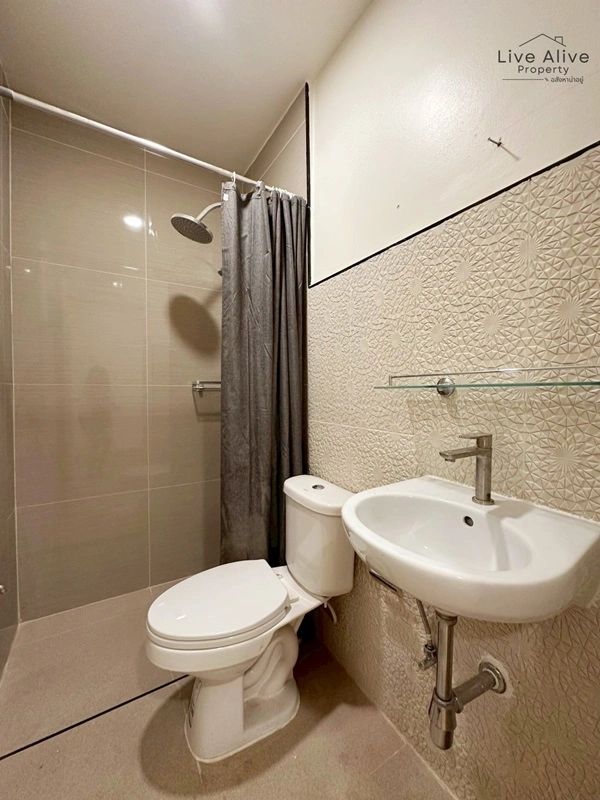 ขายทาวน์เฮาส์ 2 ชั้น NexHaus44 ปากซอยอ่อนนุช 44 เดินทางเข้าโซนทองหล่อ พระราม 9 รีโนเวทใหม่ทั้งหลัง พร้อมเข้าอยู่ โทร 085-826-6936