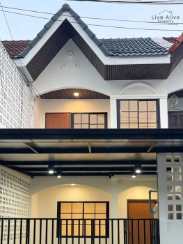 ขายทาวน์เฮาส์ 2 ชั้น NexHaus44 ปากซอยอ่อนนุช 44 เดินทางเข้าโซนทองหล่อ พระราม 9 รีโนเวทใหม่ทั้งหลัง พร้อมเข้าอยู่ โทร 085-826-6936