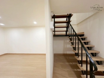 ขายทาวน์เฮาส์ 2 ชั้น NexHaus44 ปากซอยอ่อนนุช 44 เดินทางเข้าโซนทองหล่อ พระราม 9 รีโนเวทใหม่ทั้งหลัง พร้อมเข้าอยู่ โทร 085-826-6936