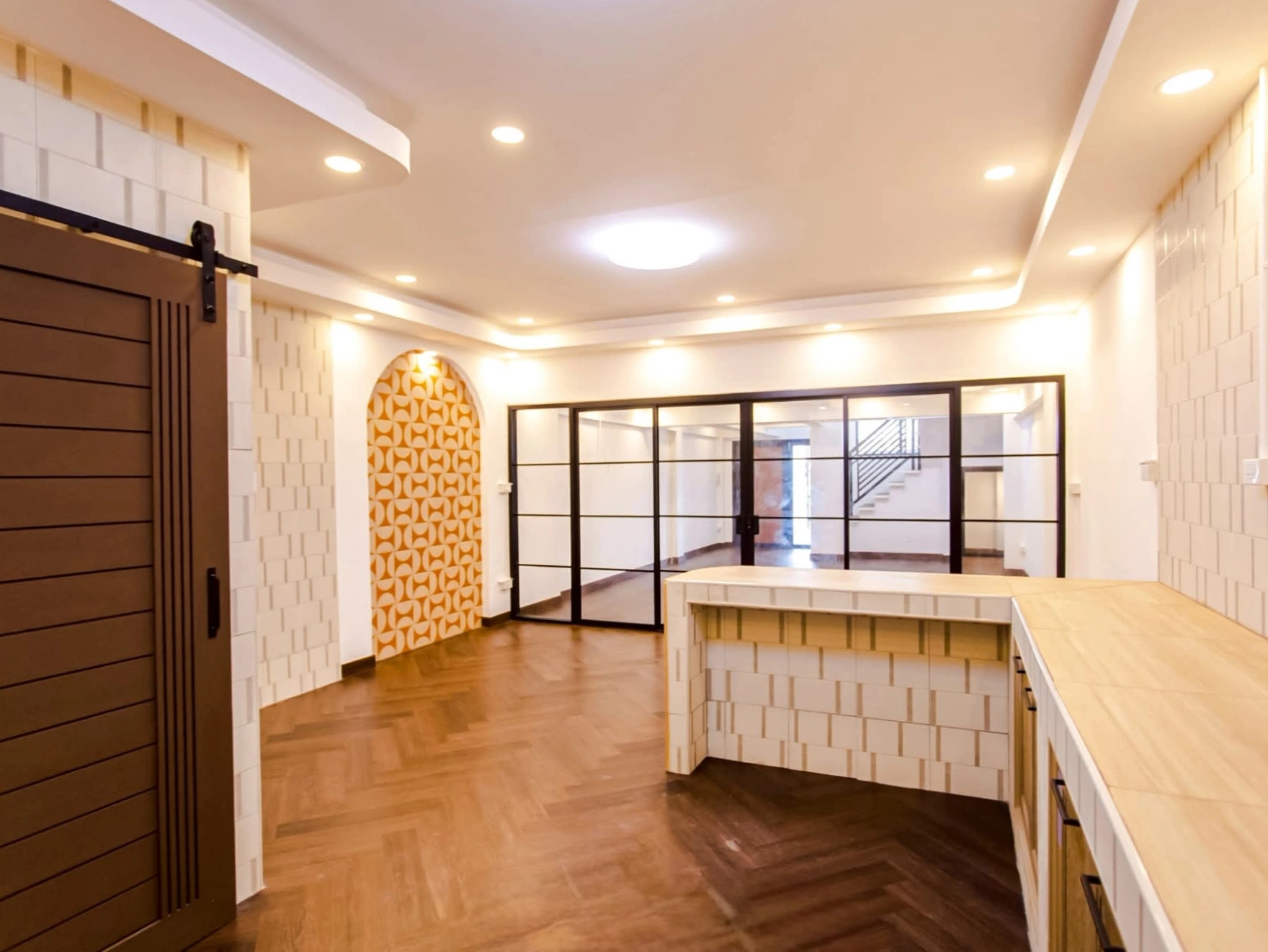 ขายทาวน์โฮม 3 ชั้น รีโนเวทใหม่ทั้งหลัง เลียบด่วนรามอินทรา–ประดิษฐ์มนูธรรม 10 ขนาด 28 ตร.วา 4 ห้องนอน 4 ห้องน้ำ จอดรถ 3–4 คัน ใกล้รถไฟฟ้าสายสีเหลือง ทางด่วน และ Central EastVille พร้อมอยู่ ราคาพิเศษ