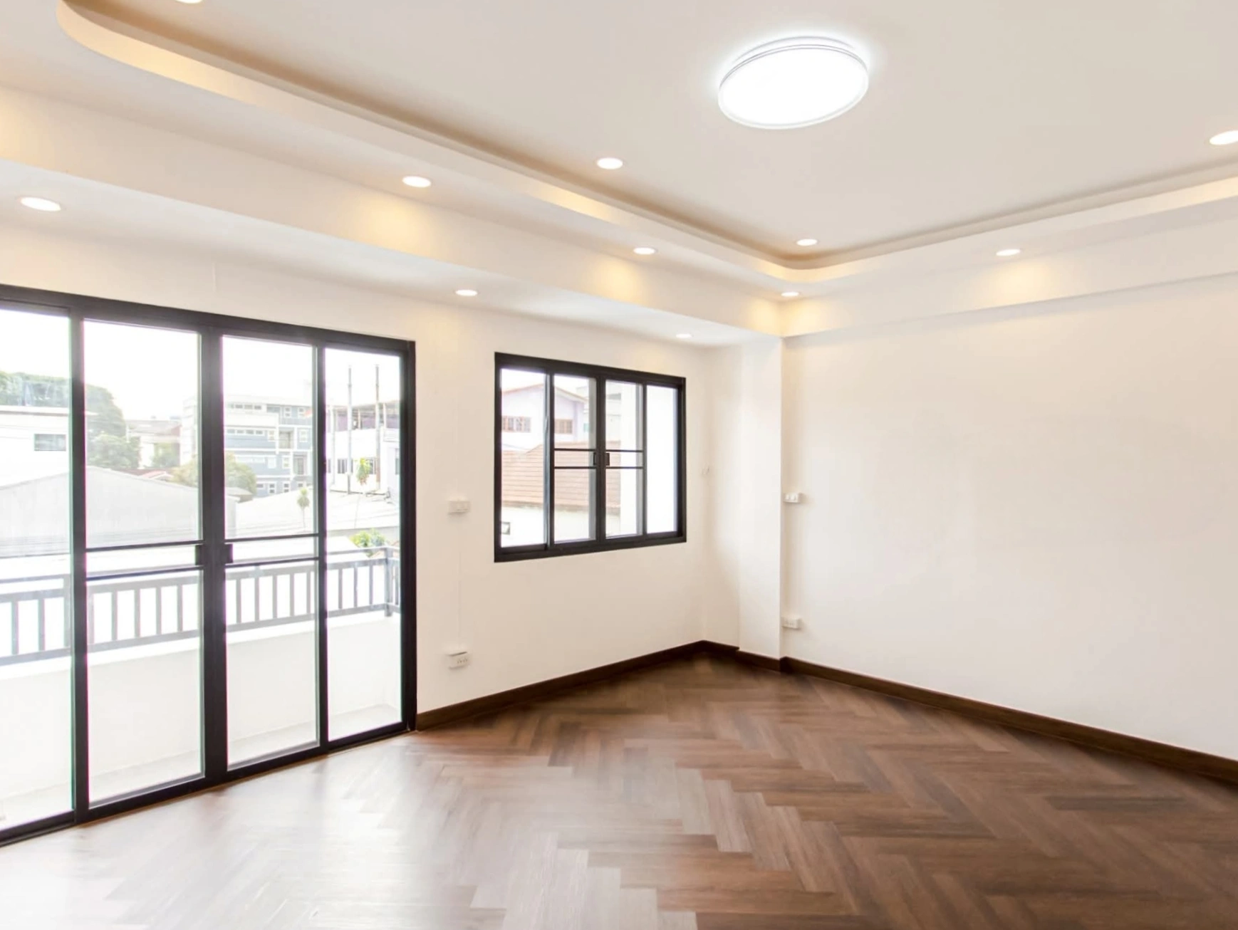 ขายทาวน์โฮม 3 ชั้น รีโนเวทใหม่ทั้งหลัง เลียบด่วนรามอินทรา–ประดิษฐ์มนูธรรม 10 ขนาด 28 ตร.วา 4 ห้องนอน 4 ห้องน้ำ จอดรถ 3–4 คัน ใกล้รถไฟฟ้าสายสีเหลือง ทางด่วน และ Central EastVille พร้อมอยู่ ราคาพิเศษ