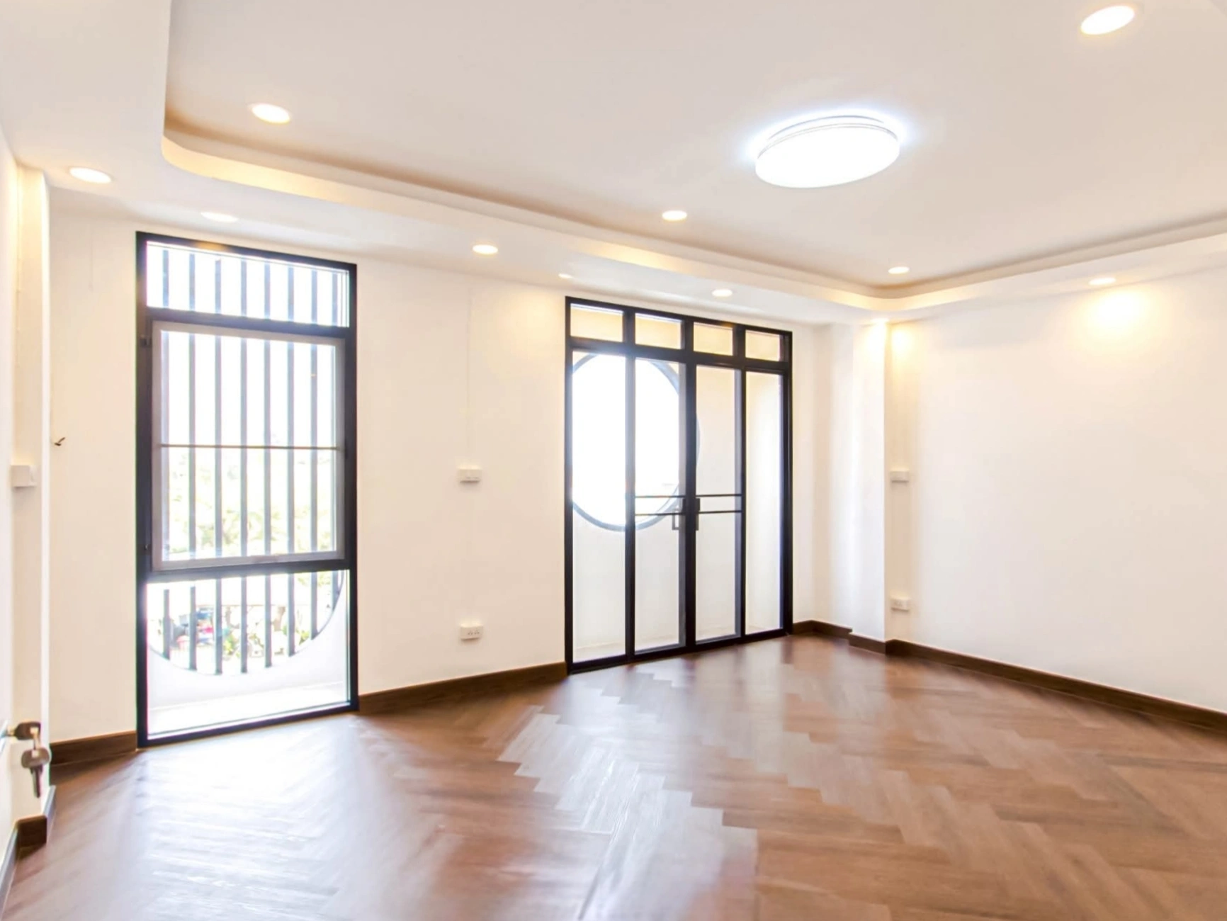 ขายทาวน์โฮม 3 ชั้น รีโนเวทใหม่ทั้งหลัง เลียบด่วนรามอินทรา–ประดิษฐ์มนูธรรม 10 ขนาด 28 ตร.วา 4 ห้องนอน 4 ห้องน้ำ จอดรถ 3–4 คัน ใกล้รถไฟฟ้าสายสีเหลือง ทางด่วน และ Central EastVille พร้อมอยู่ ราคาพิเศษ