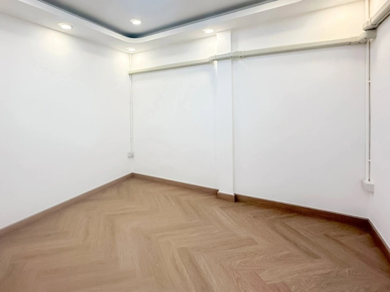 ขายทาวน์เฮ้าส์ ซอยนวลจันทร์ 36 แยก 4 บ้านรีโนเวทใหม่ หลังริม สไตล์ Minimal Nordic เนื้อที่ 19 ตร.วา 2 ห้องนอน 1 ห้องน้ำ จอดรถ 1 คัน บ้านพร้อมอยู่ โทนสวยอยู่สบาย ใกล้ตลาดปัฐวิกรณ์ Makro นวมินทร์ โรงเรียน รพ.นวเวช รพ.พญาไท นวมินทร์ และทางด่วน ถนนเลียบด่วนรามอินทรา เพียง 1.99 ล้านบาท ฟรีโอน