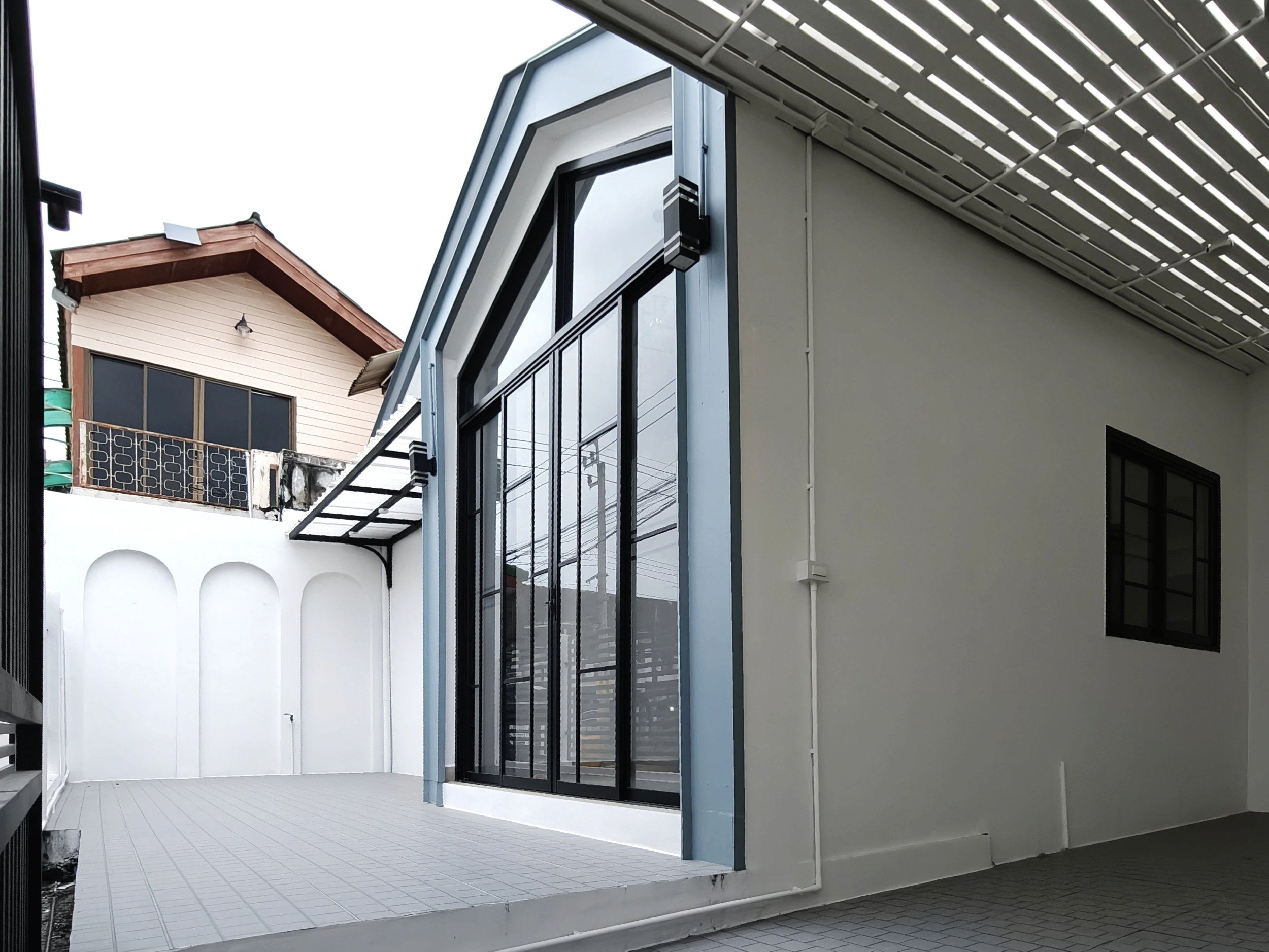 ทาวน์เฮ้าส์ หมู่บ้านเคหะธานี 2 นวลจันทร์ 56 บ้านรีโนเวทใหม่ ชั้นเดียว เนื้อที่ 36 ตร.วา 3 ห้องนอน 2 ห้องน้ำ เหมาะสำหรับอยู่กับพ่อแม่หรือวัยเกษียณ เดินสะดวก ปลอดภัย ใกล้โรงพยาบาล ตลาด และแหล่งชุมชน