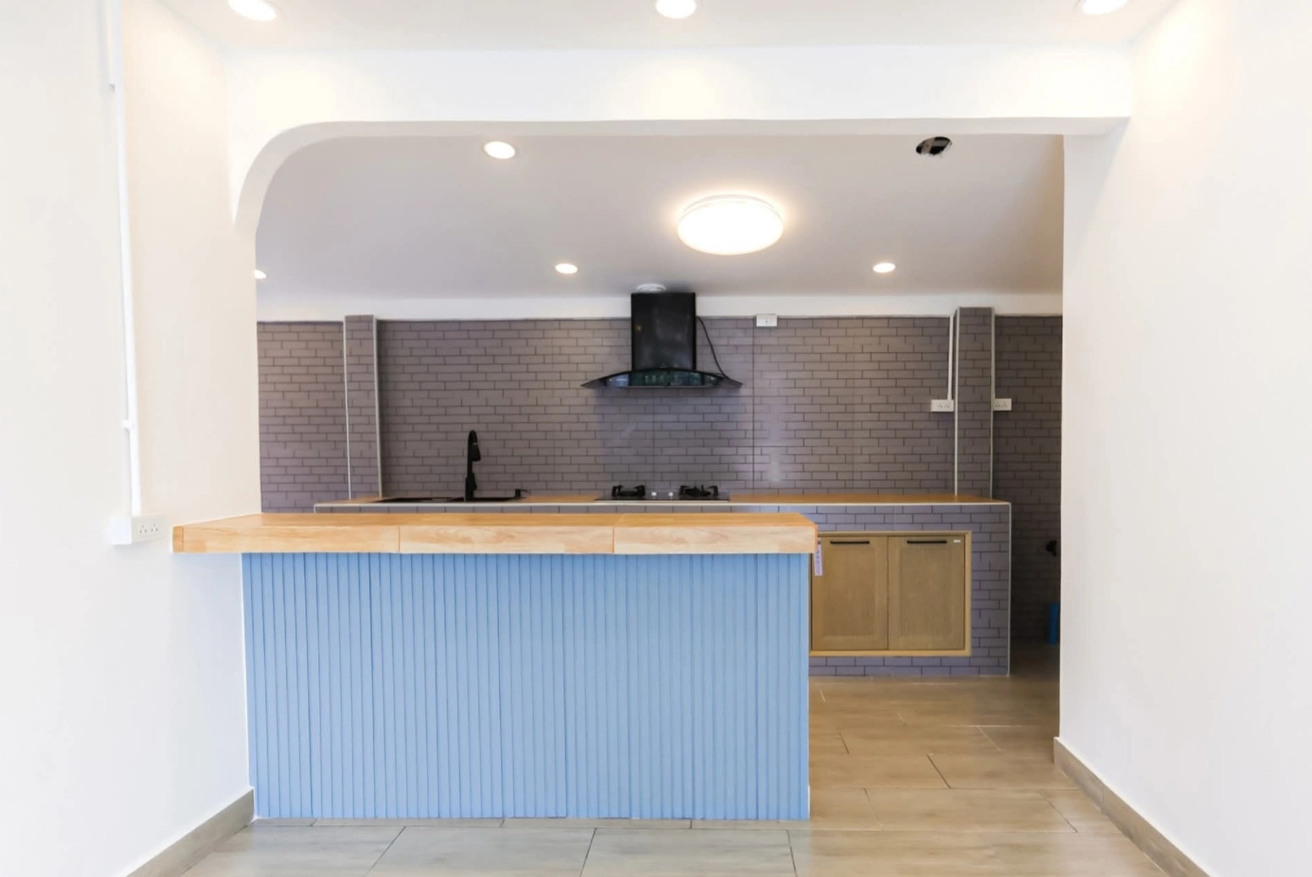 ทาวน์เฮ้าส์ หมู่บ้านเคหะธานี 2 นวลจันทร์ 56 บ้านรีโนเวทใหม่ ชั้นเดียว เนื้อที่ 36 ตร.วา 3 ห้องนอน 2 ห้องน้ำ เหมาะสำหรับอยู่กับพ่อแม่หรือวัยเกษียณ เดินสะดวก ปลอดภัย ใกล้โรงพยาบาล ตลาด และแหล่งชุมชน