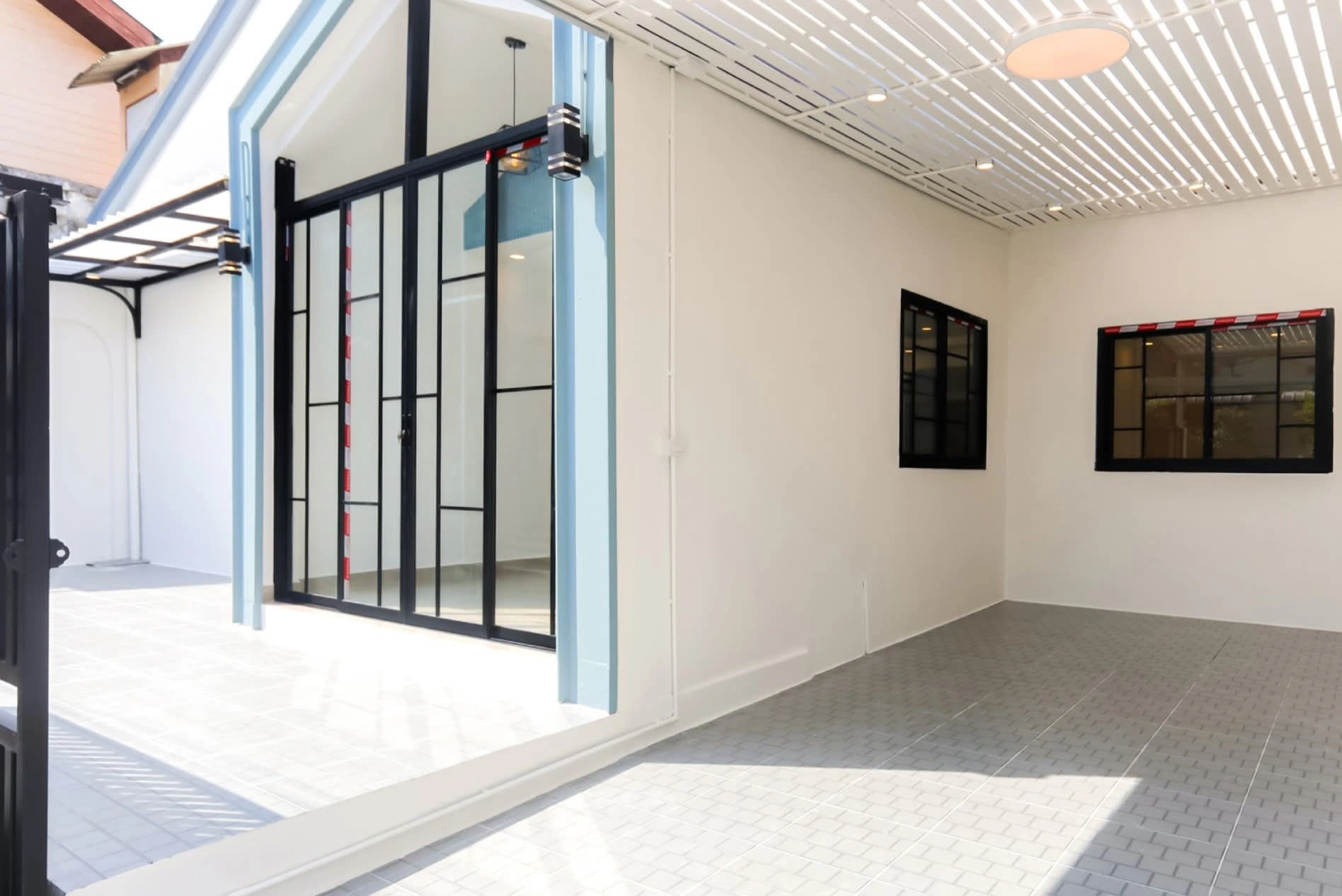 ทาวน์เฮ้าส์ หมู่บ้านเคหะธานี 2 นวลจันทร์ 56 บ้านรีโนเวทใหม่ ชั้นเดียว เนื้อที่ 36 ตร.วา 3 ห้องนอน 2 ห้องน้ำ เหมาะสำหรับอยู่กับพ่อแม่หรือวัยเกษียณ เดินสะดวก ปลอดภัย ใกล้โรงพยาบาล ตลาด และแหล่งชุมชน