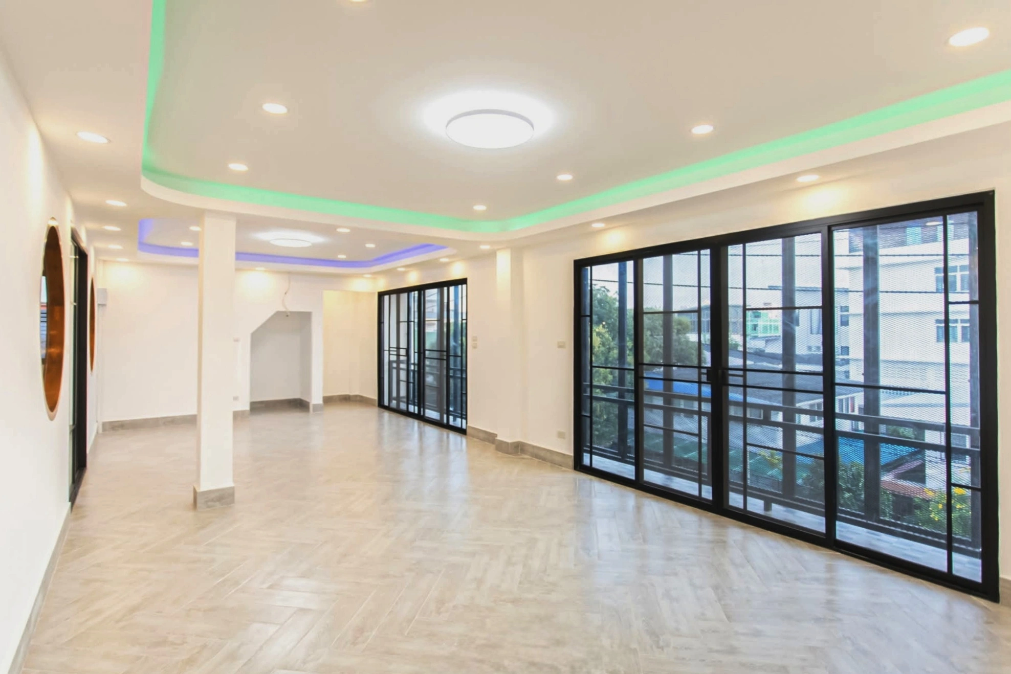 สำนักงาน 4 ชั้น รีโนเวทใหม่ ซอย 20 มิถุนา ห้วยขวาง เนื้อที่ 51 ตร.วา 7 ห้องนอน 5 ห้องน้ำ มีดาดฟ้า จอดรถ 8 คัน เหมาะสำนักงานใหญ่ บริษัท หรือออฟฟิศผู้บริหาร ใกล้ MRT สุทธิสาร และรถไฟฟ้าสายสีเหลือง