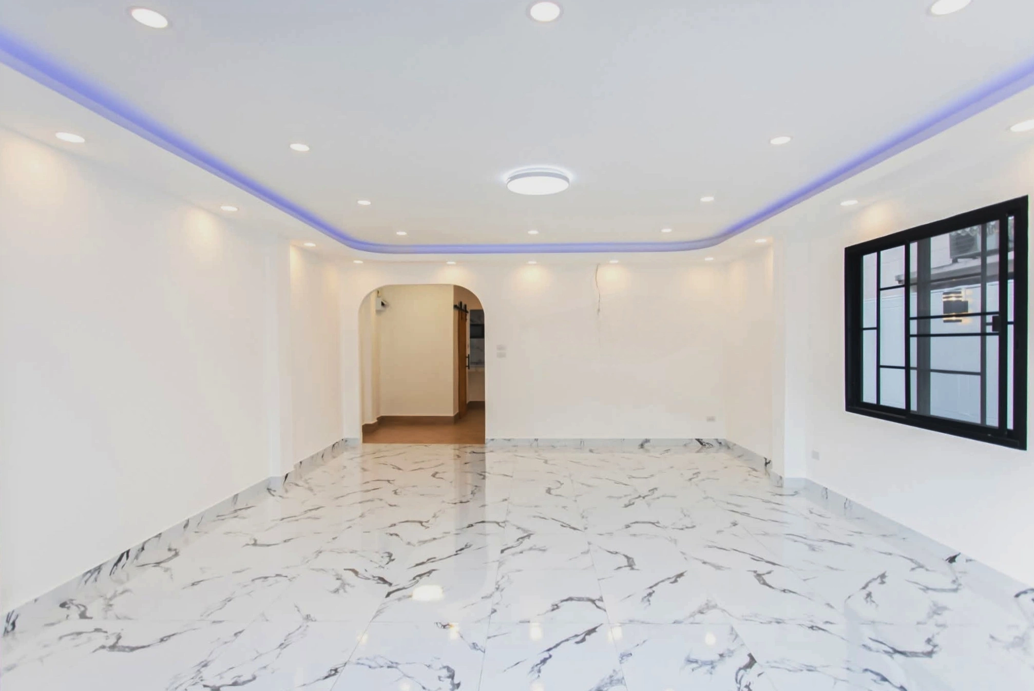 สำนักงาน 4 ชั้น รีโนเวทใหม่ ซอย 20 มิถุนา ห้วยขวาง เนื้อที่ 51 ตร.วา 7 ห้องนอน 5 ห้องน้ำ มีดาดฟ้า จอดรถ 8 คัน เหมาะสำนักงานใหญ่ บริษัท หรือออฟฟิศผู้บริหาร ใกล้ MRT สุทธิสาร และรถไฟฟ้าสายสีเหลือง