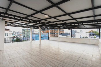 สำนักงาน 4 ชั้น รีโนเวทใหม่ ซอย 20 มิถุนา ห้วยขวาง เนื้อที่ 51 ตร.วา 7 ห้องนอน 5 ห้องน้ำ มีดาดฟ้า จอดรถ 8 คัน เหมาะสำนักงานใหญ่ บริษัท หรือออฟฟิศผู้บริหาร ใกล้ MRT สุทธิสาร และรถไฟฟ้าสายสีเหลือง