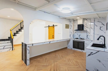 สำนักงาน 4 ชั้น รีโนเวทใหม่ ซอย 20 มิถุนา ห้วยขวาง เนื้อที่ 51 ตร.วา 7 ห้องนอน 5 ห้องน้ำ มีดาดฟ้า จอดรถ 8 คัน เหมาะสำนักงานใหญ่ บริษัท หรือออฟฟิศผู้บริหาร ใกล้ MRT สุทธิสาร และรถไฟฟ้าสายสีเหลือง