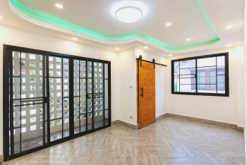 สำนักงาน 4 ชั้น รีโนเวทใหม่ ซอย 20 มิถุนา ห้วยขวาง เนื้อที่ 51 ตร.วา 7 ห้องนอน 5 ห้องน้ำ มีดาดฟ้า จอดรถ 8 คัน เหมาะสำนักงานใหญ่ บริษัท หรือออฟฟิศผู้บริหาร ใกล้ MRT สุทธิสาร และรถไฟฟ้าสายสีเหลือง