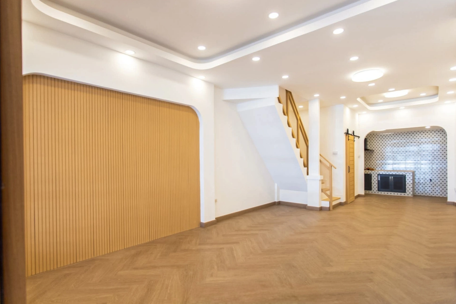 ทาวน์เฮ้าส์ นวมินทร์ 135 แยก 4-1 รีโนเวทใหม่ทั้งหลัง เนื้อที่ 16 ตร.ว. 2 นอน 2 น้ำ พื้น SPC เกรดพรีเมียม ระบบน้ำไฟใหม่ จอดรถ 1 คัน ใกล้ โลตัส สุขาภิบาล1 ตลาดปัฐวิกรณ์ Makro นวมินทร์ ทางด่วน เลียบทางด่วนฯ และมอเตอร์เวย์