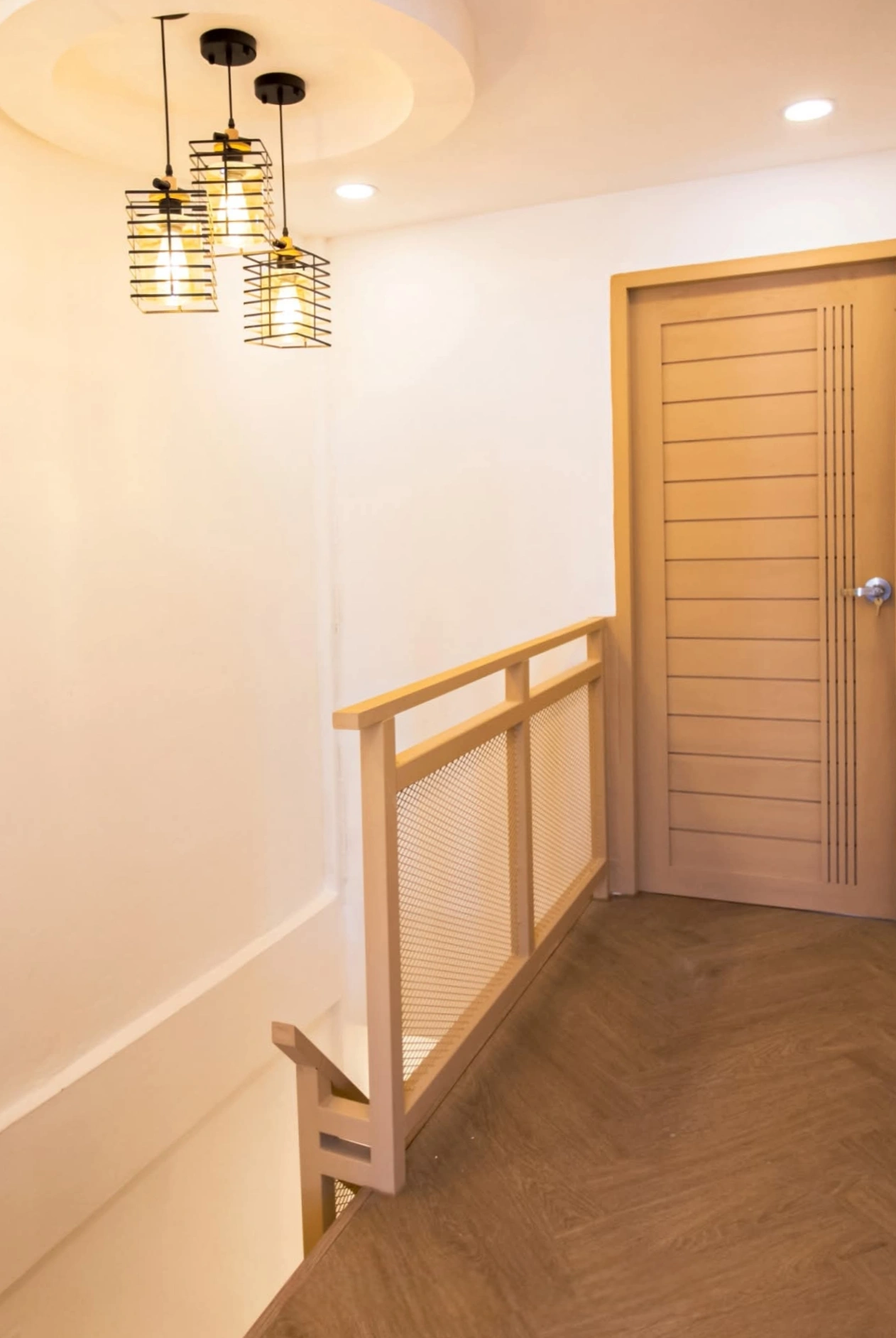 ทาวน์เฮ้าส์ นวมินทร์ 135 แยก 4-1 รีโนเวทใหม่ทั้งหลัง เนื้อที่ 16 ตร.ว. 2 นอน 2 น้ำ พื้น SPC เกรดพรีเมียม ระบบน้ำไฟใหม่ จอดรถ 1 คัน ใกล้ โลตัส สุขาภิบาล1 ตลาดปัฐวิกรณ์ Makro นวมินทร์ ทางด่วน เลียบทางด่วนฯ และมอเตอร์เวย์