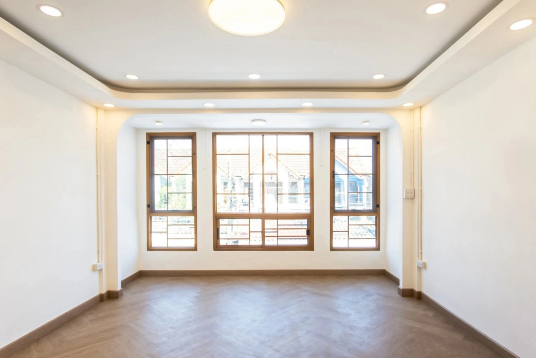 ทาวน์เฮ้าส์ นวมินทร์ 135 แยก 4-1 รีโนเวทใหม่ทั้งหลัง เนื้อที่ 16 ตร.ว. 2 นอน 2 น้ำ พื้น SPC เกรดพรีเมียม ระบบน้ำไฟใหม่ จอดรถ 1 คัน ใกล้ โลตัส สุขาภิบาล1 ตลาดปัฐวิกรณ์ Makro นวมินทร์ ทางด่วน เลียบทางด่วนฯ และมอเตอร์เวย์