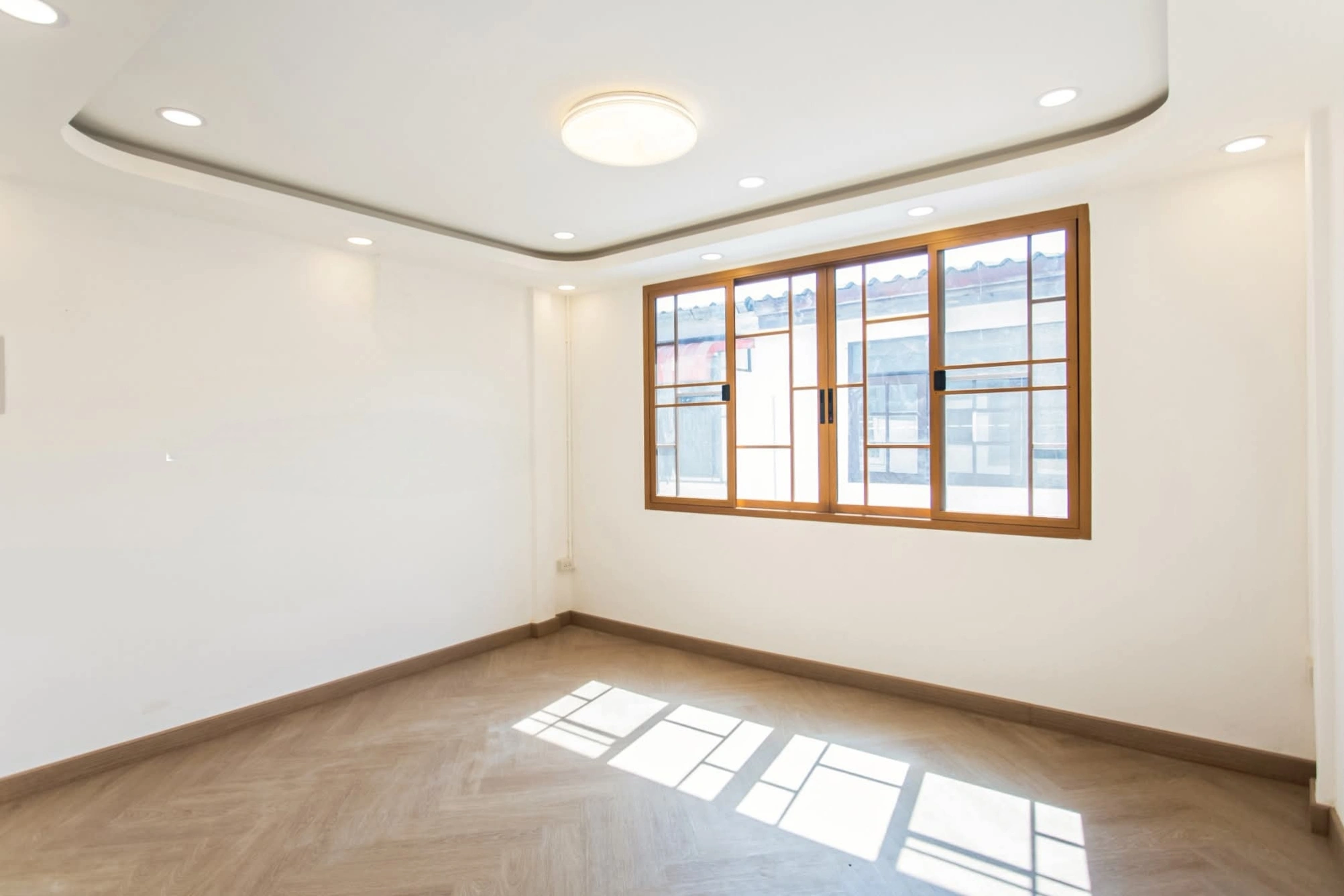 ทาวน์เฮ้าส์ นวมินทร์ 135 แยก 4-1 รีโนเวทใหม่ทั้งหลัง เนื้อที่ 16 ตร.ว. 2 นอน 2 น้ำ พื้น SPC เกรดพรีเมียม ระบบน้ำไฟใหม่ จอดรถ 1 คัน ใกล้ โลตัส สุขาภิบาล1 ตลาดปัฐวิกรณ์ Makro นวมินทร์ ทางด่วน เลียบทางด่วนฯ และมอเตอร์เวย์