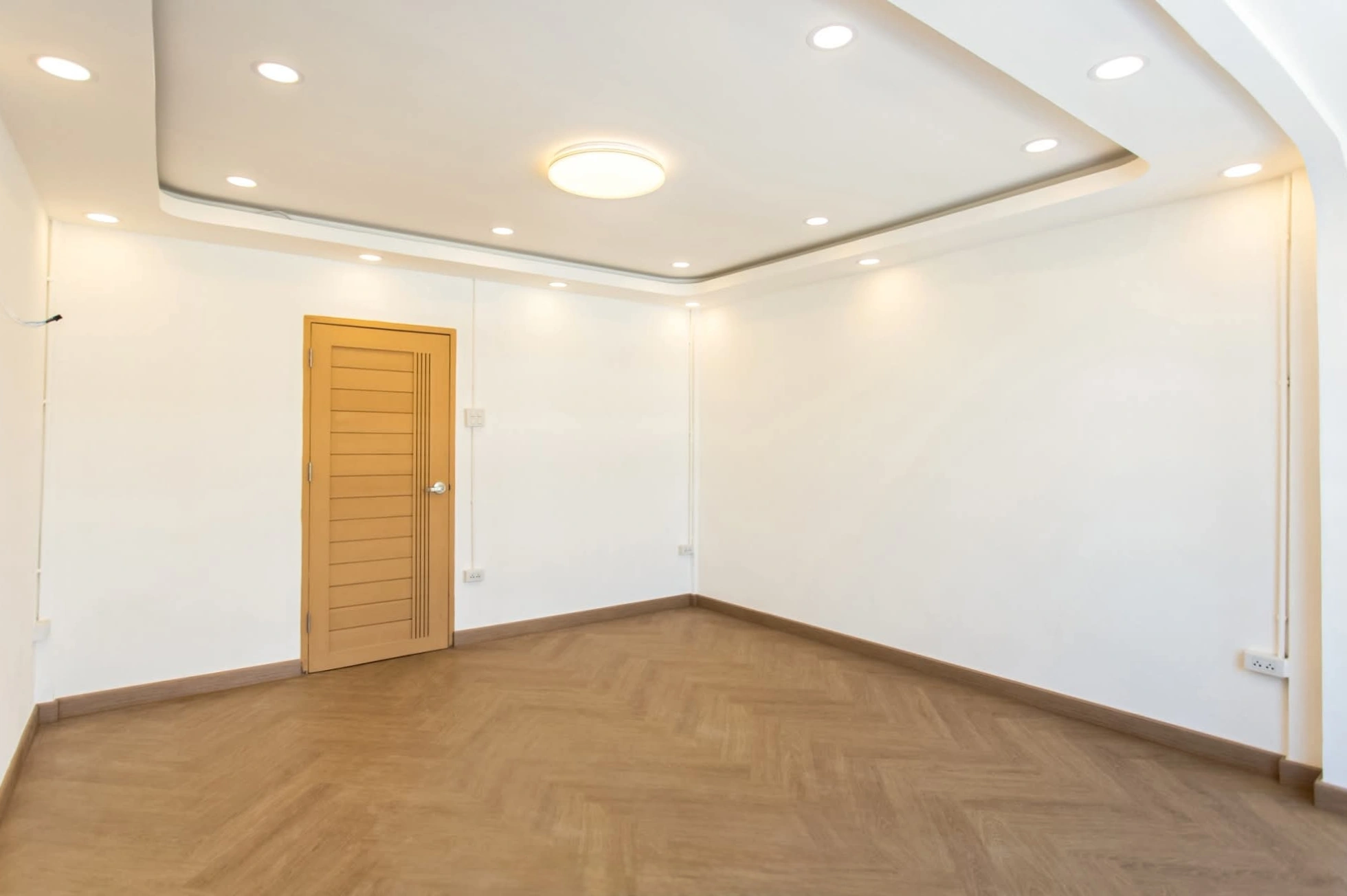 ทาวน์เฮ้าส์ นวมินทร์ 135 แยก 4-1 รีโนเวทใหม่ทั้งหลัง เนื้อที่ 16 ตร.ว. 2 นอน 2 น้ำ พื้น SPC เกรดพรีเมียม ระบบน้ำไฟใหม่ จอดรถ 1 คัน ใกล้ โลตัส สุขาภิบาล1 ตลาดปัฐวิกรณ์ Makro นวมินทร์ ทางด่วน เลียบทางด่วนฯ และมอเตอร์เวย์