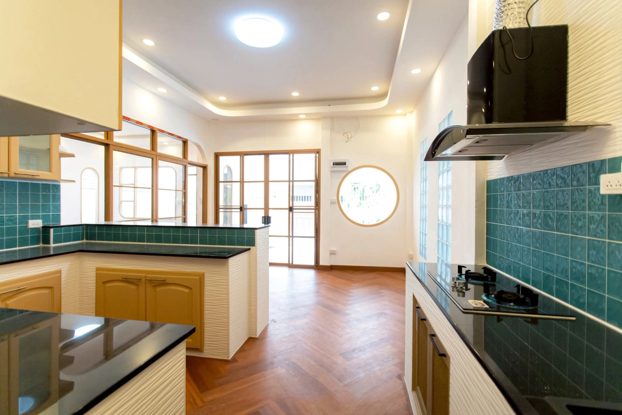 บ้านแฝด นวมินทร์ 109 แยก 3 ชั้นเดียว เลียบด่วนรามอินทรา เนื้อที่ 40 ตร.วา 2 นอน 2 น้ำ สไตล์ Cozy อบอุ่น มีพื้นที่รอบบ้าน อยู่สบาย ทำเลเงียบสงบ ใกล้ตลาดปัฐวิกรณ์ Makro นวมินทร์ โรงเรียน โรงพยาบาล และทางด่วนศรีรัช เลียบด่วนรามอินทรา อนาคต รถไฟฟ้าสายสีเทา