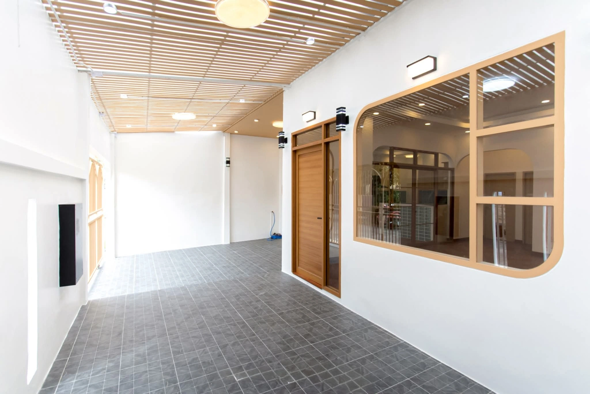 บ้านแฝด นวมินทร์ 109 แยก 3 ชั้นเดียว เลียบด่วนรามอินทรา เนื้อที่ 40 ตร.วา 2 นอน 2 น้ำ สไตล์ Cozy อบอุ่น มีพื้นที่รอบบ้าน อยู่สบาย ทำเลเงียบสงบ ใกล้ตลาดปัฐวิกรณ์ Makro นวมินทร์ โรงเรียน โรงพยาบาล และทางด่วนศรีรัช เลียบด่วนรามอินทรา อนาคต รถไฟฟ้าสายสีเทา