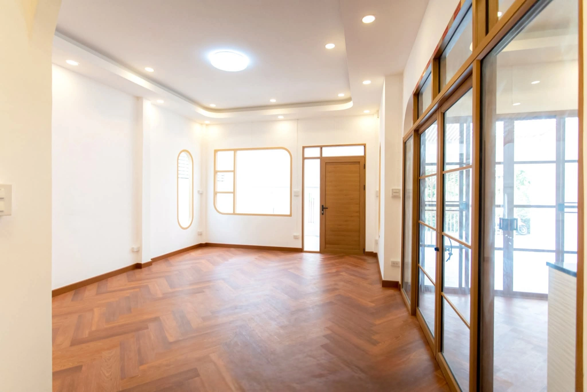 บ้านแฝด นวมินทร์ 109 แยก 3 ชั้นเดียว เลียบด่วนรามอินทรา เนื้อที่ 40 ตร.วา 2 นอน 2 น้ำ สไตล์ Cozy อบอุ่น มีพื้นที่รอบบ้าน อยู่สบาย ทำเลเงียบสงบ ใกล้ตลาดปัฐวิกรณ์ Makro นวมินทร์ โรงเรียน โรงพยาบาล และทางด่วนศรีรัช เลียบด่วนรามอินทรา อนาคต รถไฟฟ้าสายสีเทา