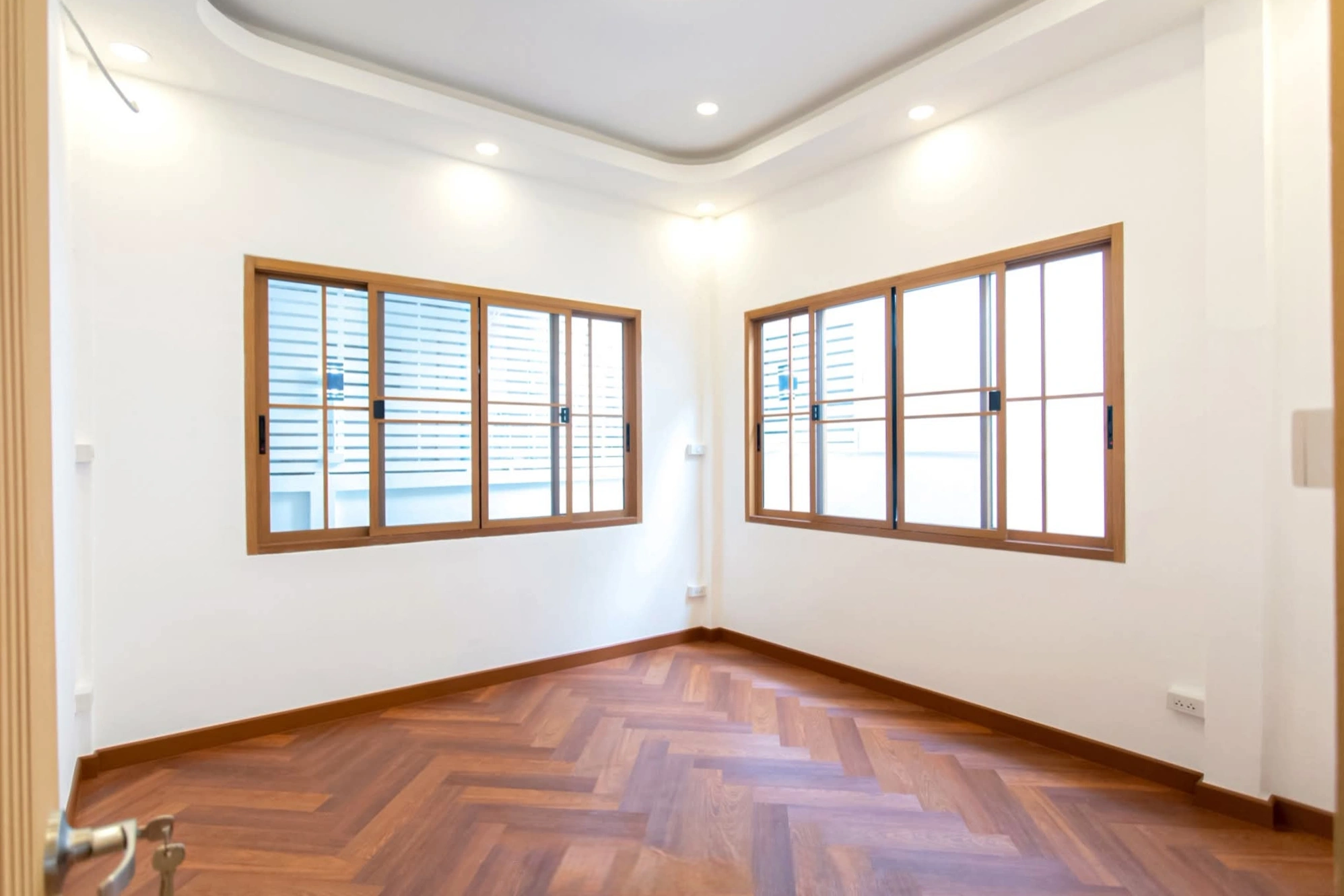 บ้านแฝด นวมินทร์ 109 แยก 3 ชั้นเดียว เลียบด่วนรามอินทรา เนื้อที่ 40 ตร.วา 2 นอน 2 น้ำ สไตล์ Cozy อบอุ่น มีพื้นที่รอบบ้าน อยู่สบาย ทำเลเงียบสงบ ใกล้ตลาดปัฐวิกรณ์ Makro นวมินทร์ โรงเรียน โรงพยาบาล และทางด่วนศรีรัช เลียบด่วนรามอินทรา อนาคต รถไฟฟ้าสายสีเทา