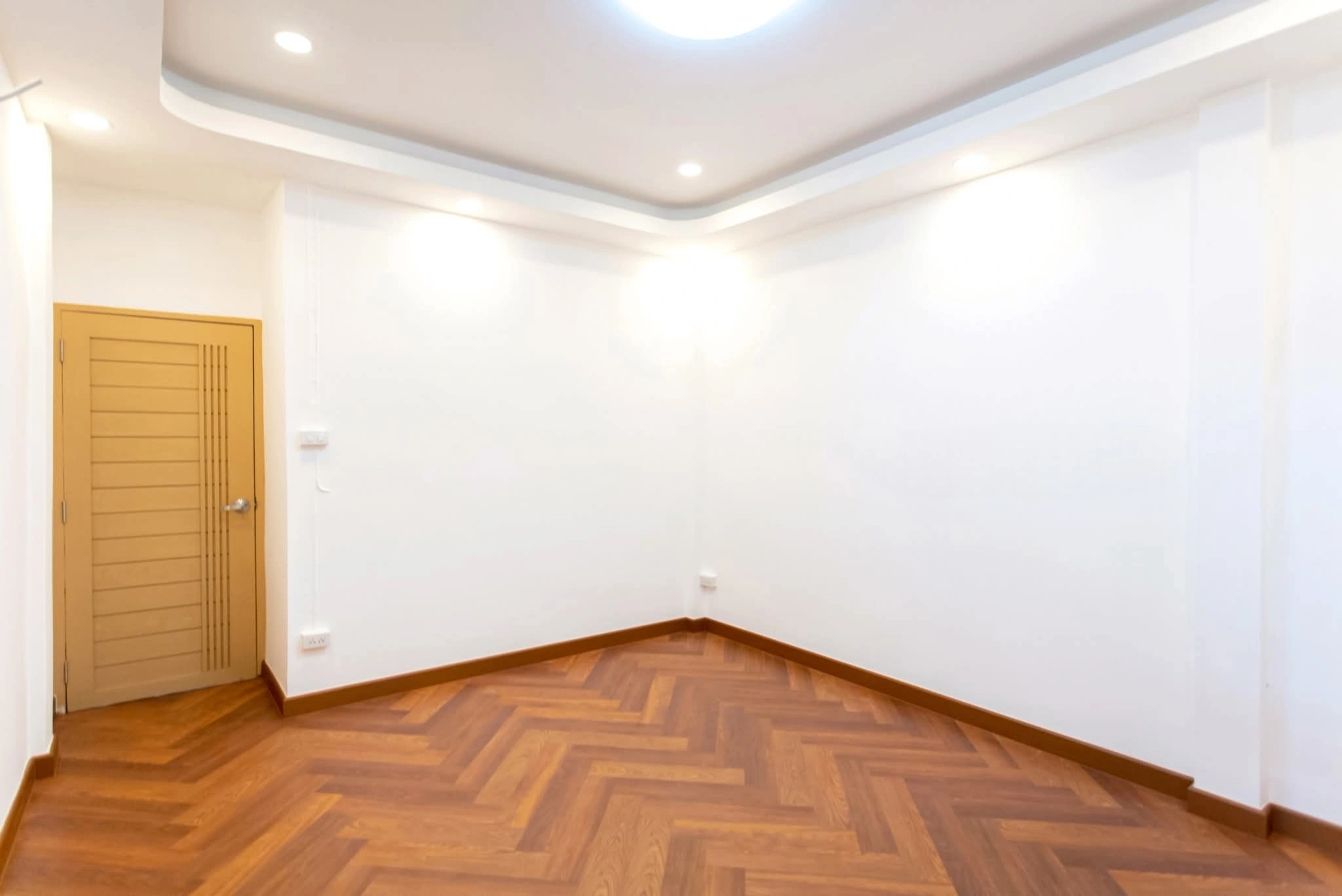 บ้านแฝด นวมินทร์ 109 แยก 3 ชั้นเดียว เลียบด่วนรามอินทรา เนื้อที่ 40 ตร.วา 2 นอน 2 น้ำ สไตล์ Cozy อบอุ่น มีพื้นที่รอบบ้าน อยู่สบาย ทำเลเงียบสงบ ใกล้ตลาดปัฐวิกรณ์ Makro นวมินทร์ โรงเรียน โรงพยาบาล และทางด่วนศรีรัช เลียบด่วนรามอินทรา อนาคต รถไฟฟ้าสายสีเทา