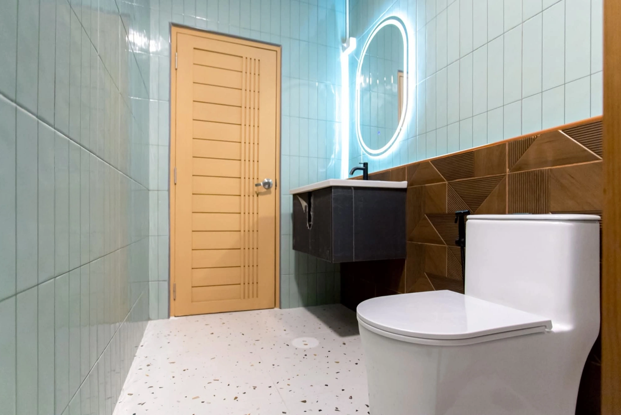 บ้านแฝด นวมินทร์ 109 แยก 3 ชั้นเดียว เลียบด่วนรามอินทรา เนื้อที่ 40 ตร.วา 2 นอน 2 น้ำ สไตล์ Cozy อบอุ่น มีพื้นที่รอบบ้าน อยู่สบาย ทำเลเงียบสงบ ใกล้ตลาดปัฐวิกรณ์ Makro นวมินทร์ โรงเรียน โรงพยาบาล และทางด่วนศรีรัช เลียบด่วนรามอินทรา อนาคต รถไฟฟ้าสายสีเทา