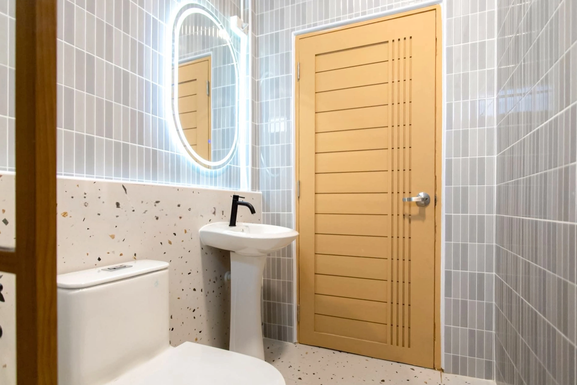 บ้านแฝด นวมินทร์ 109 แยก 3 ชั้นเดียว เลียบด่วนรามอินทรา เนื้อที่ 40 ตร.วา 2 นอน 2 น้ำ สไตล์ Cozy อบอุ่น มีพื้นที่รอบบ้าน อยู่สบาย ทำเลเงียบสงบ ใกล้ตลาดปัฐวิกรณ์ Makro นวมินทร์ โรงเรียน โรงพยาบาล และทางด่วนศรีรัช เลียบด่วนรามอินทรา อนาคต รถไฟฟ้าสายสีเทา