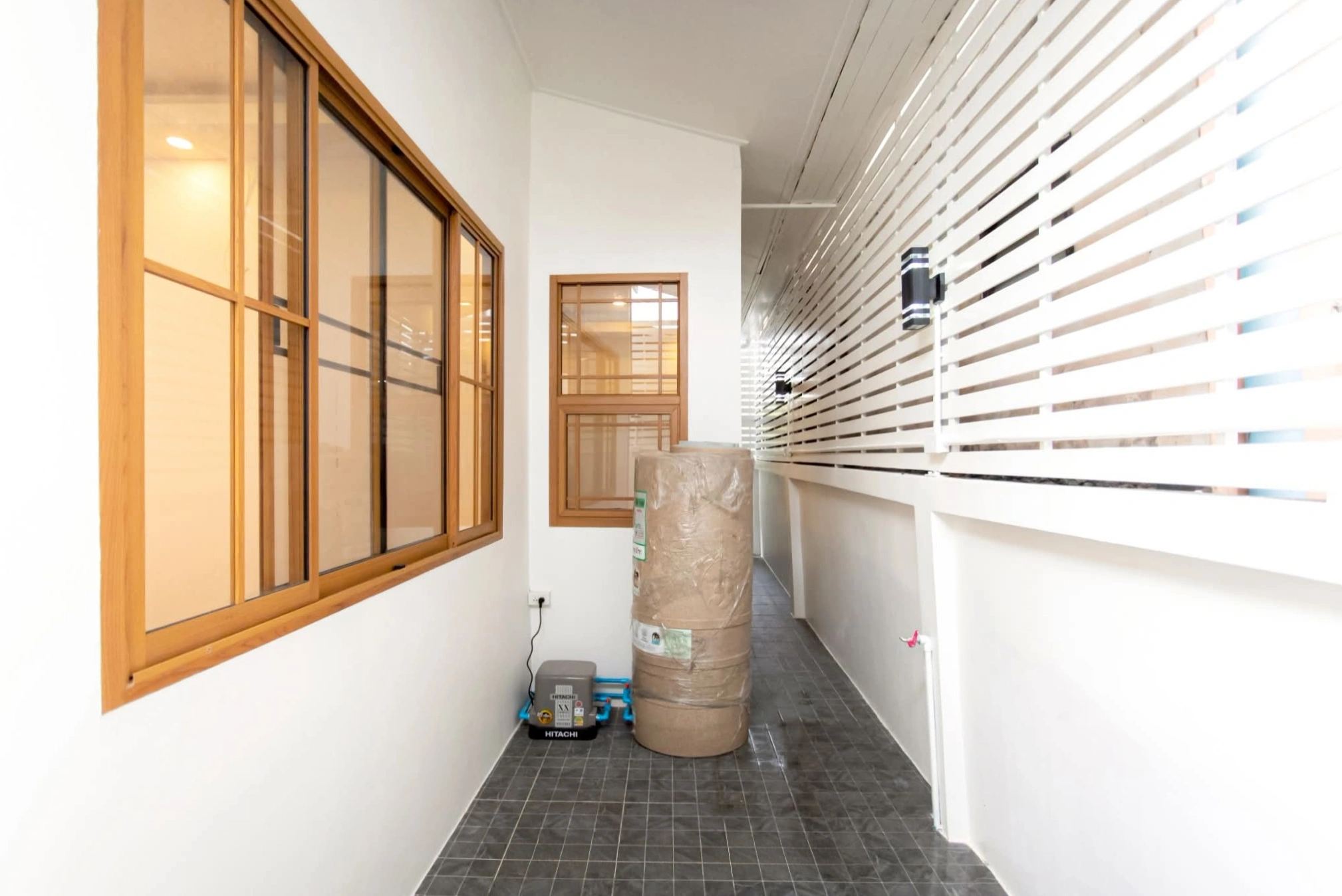 บ้านแฝด นวมินทร์ 109 แยก 3 ชั้นเดียว เลียบด่วนรามอินทรา เนื้อที่ 40 ตร.วา 2 นอน 2 น้ำ สไตล์ Cozy อบอุ่น มีพื้นที่รอบบ้าน อยู่สบาย ทำเลเงียบสงบ ใกล้ตลาดปัฐวิกรณ์ Makro นวมินทร์ โรงเรียน โรงพยาบาล และทางด่วนศรีรัช เลียบด่วนรามอินทรา อนาคต รถไฟฟ้าสายสีเทา