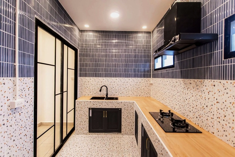 ทาวน์โฮม ซอยเสรีไทย 17 รีโนเวทใหม่ 3 ชั้น เนื้อที่ 27 ตร.วา 4 นอน 4 น้ำ 2 จอด ครัวใหม่ โซนบางกะปิ ใกล้รถไฟฟ้าสายสีเหลือง สถานีบางกะปิ