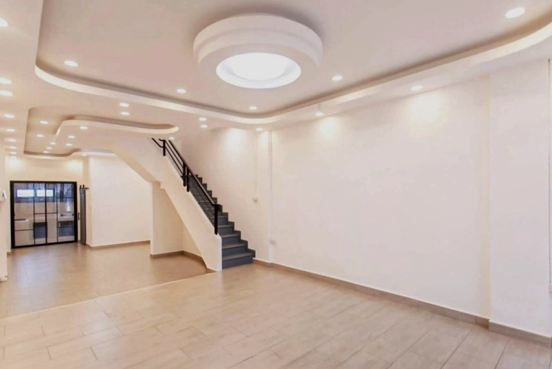 ทาวน์โฮม ซอยเสรีไทย 17 รีโนเวทใหม่ 3 ชั้น เนื้อที่ 27 ตร.วา 4 นอน 4 น้ำ 2 จอด ครัวใหม่ โซนบางกะปิ ใกล้รถไฟฟ้าสายสีเหลือง สถานีบางกะปิ