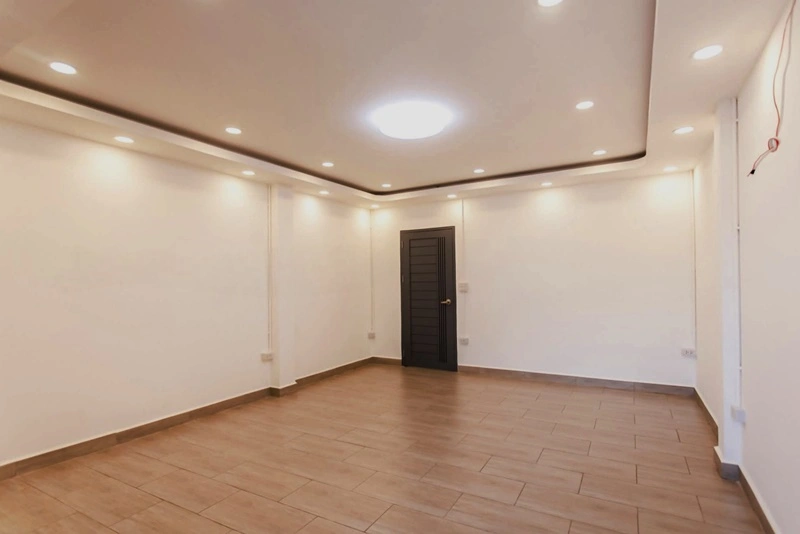 ทาวน์โฮม ซอยเสรีไทย 17 รีโนเวทใหม่ 3 ชั้น เนื้อที่ 27 ตร.วา 4 นอน 4 น้ำ 2 จอด ครัวใหม่ โซนบางกะปิ ใกล้รถไฟฟ้าสายสีเหลือง สถานีบางกะปิ