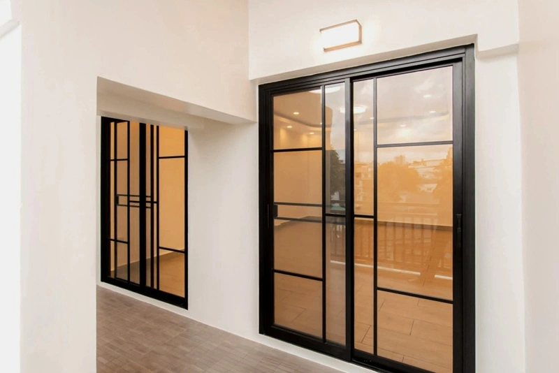 ทาวน์โฮม ซอยเสรีไทย 17 รีโนเวทใหม่ 3 ชั้น เนื้อที่ 27 ตร.วา 4 นอน 4 น้ำ 2 จอด ครัวใหม่ โซนบางกะปิ ใกล้รถไฟฟ้าสายสีเหลือง สถานีบางกะปิ