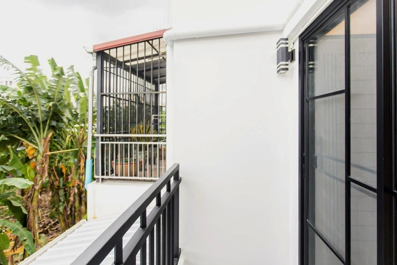 ทาวน์โฮม ซอยเสรีไทย 17 รีโนเวทใหม่ 3 ชั้น เนื้อที่ 27 ตร.วา 4 นอน 4 น้ำ 2 จอด ครัวใหม่ โซนบางกะปิ ใกล้รถไฟฟ้าสายสีเหลือง สถานีบางกะปิ