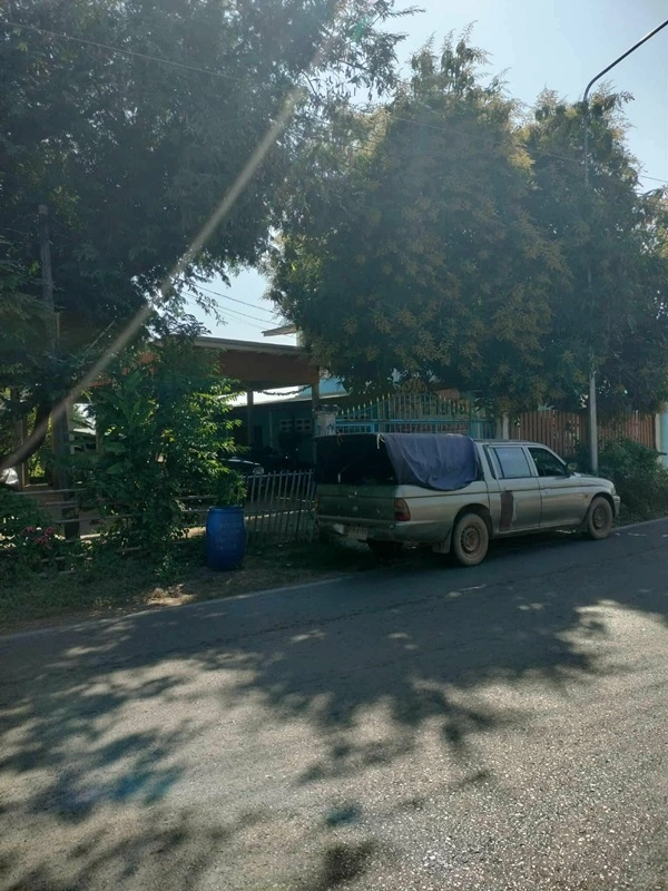 ขายด่วน! (บ้าน 2 ชั้น/ใต้ถุนโล่ง) พร้อมที่ดิน ติดถนนดำ อำเภอลาดยาว นครสวรรค์ โทร 092-6869618