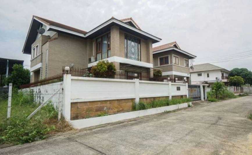 ขาย บ้าน ในโครงการ หมู่บ้านมหาดไทย1 101 ตรว 4 นอน 5 น้ำ East Eng 中 日 Please add LINE ID 806qphgn(มีแอดด้วย) o8415o5483