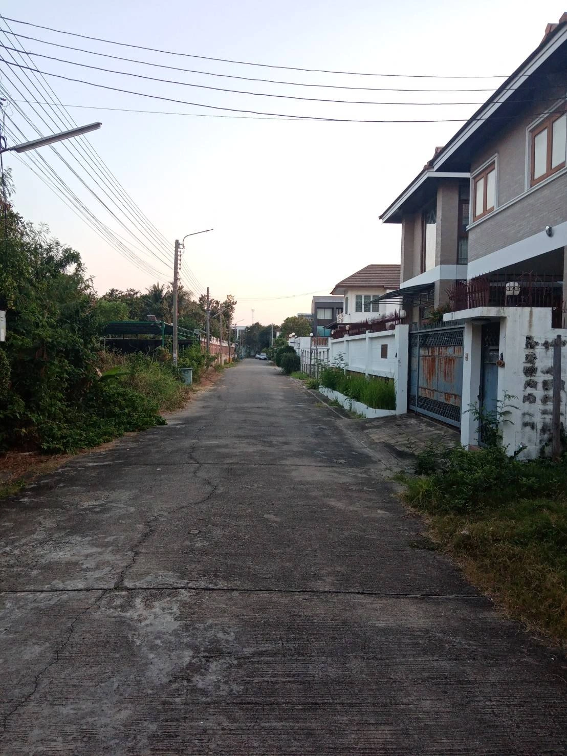 ขาย บ้าน ในโครงการ หมู่บ้านมหาดไทย1 101 ตรว 4 นอน 5 น้ำ East Eng 中 日 Please add LINE ID 806qphgn(มีแอดด้วย) o8415o5483