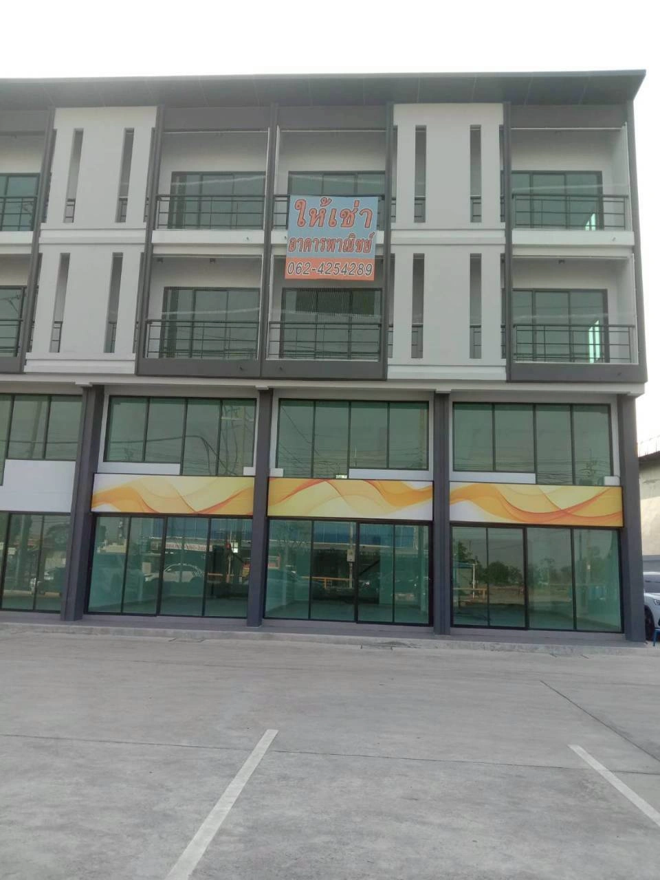 ให้เช่า ตึกแถวสร้างใหม่ ติดสามแยกหลัก ถนนนิมิตใหม่ตัดหทัยมิตร คลองสามวา