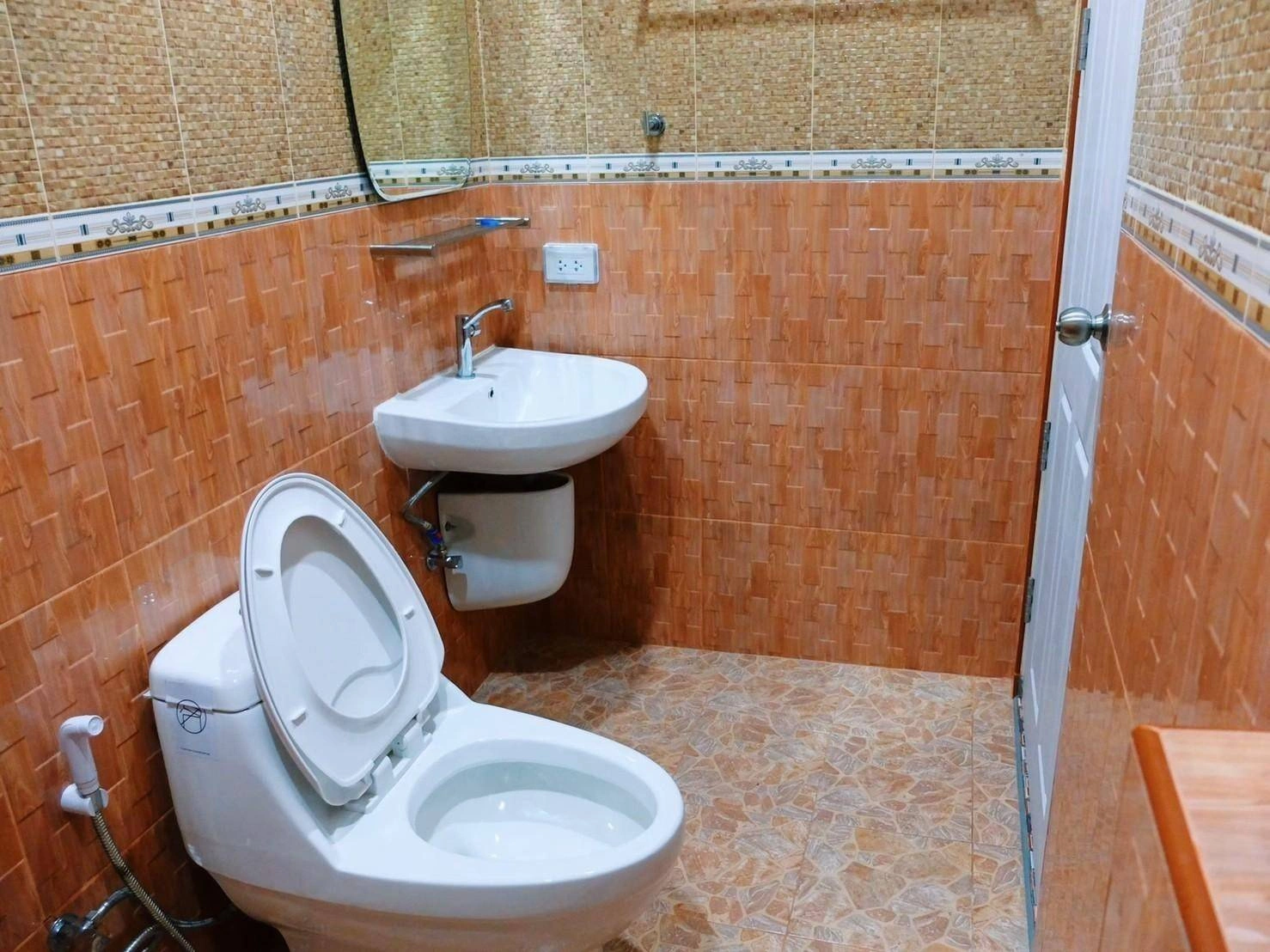 บ้านเช่า ทาวน์โฮม2ชั้น ที่ซอยวชิรธรรมสาธิต53 สะดวก เฟอร์ครบ