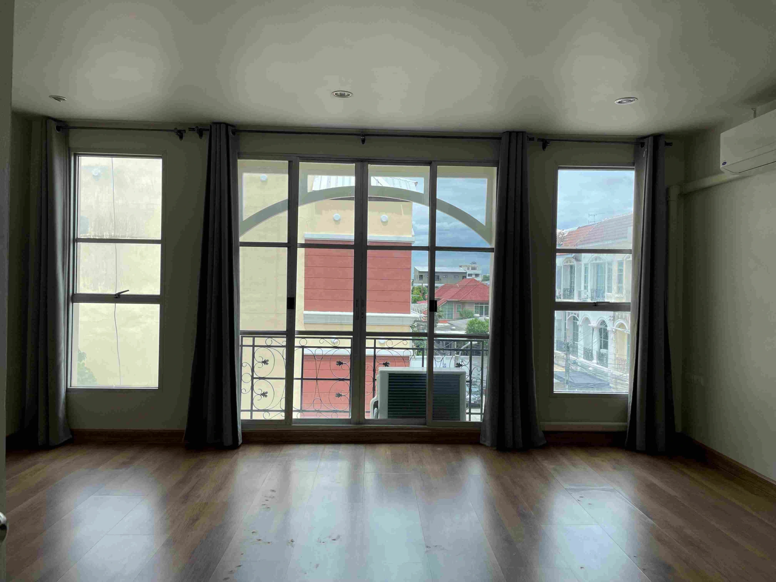 ให้เช่าโฮมออฟฟิศลาดพร้าว บ้านกลางเมืองรัชดา ลาดพร้าว ทาวน์โฮม4ชั้น โฮมออฟฟิศใกล้MRTลาดพร้าว โครงการติดถนนใหญ่ บ้านเช่าใกล้รถไฟฟ้า