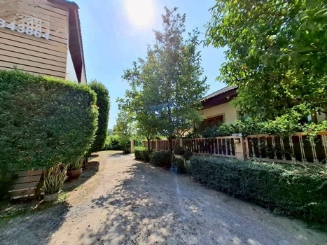 ขายที่ดินพร้อมสิ่งปลูกสร้าง อพาร์ทเม้นท์ + บ้านเดี่ยว เนื้อที่รวม 1 ไร่ 39 ตารางวา อำเภอบ้านลาด จังหวัดเพชรบุรี ราคา 19,000,000 บาท