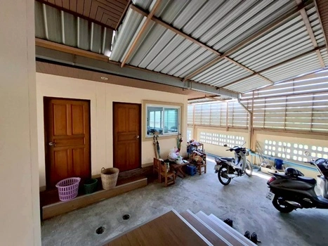 ขายที่ดินพร้อมสิ่งปลูกสร้าง อพาร์ทเม้นท์ + บ้านเดี่ยว เนื้อที่รวม 1 ไร่ 39 ตารางวา อำเภอบ้านลาด จังหวัดเพชรบุรี ราคา 19,000,000 บาท