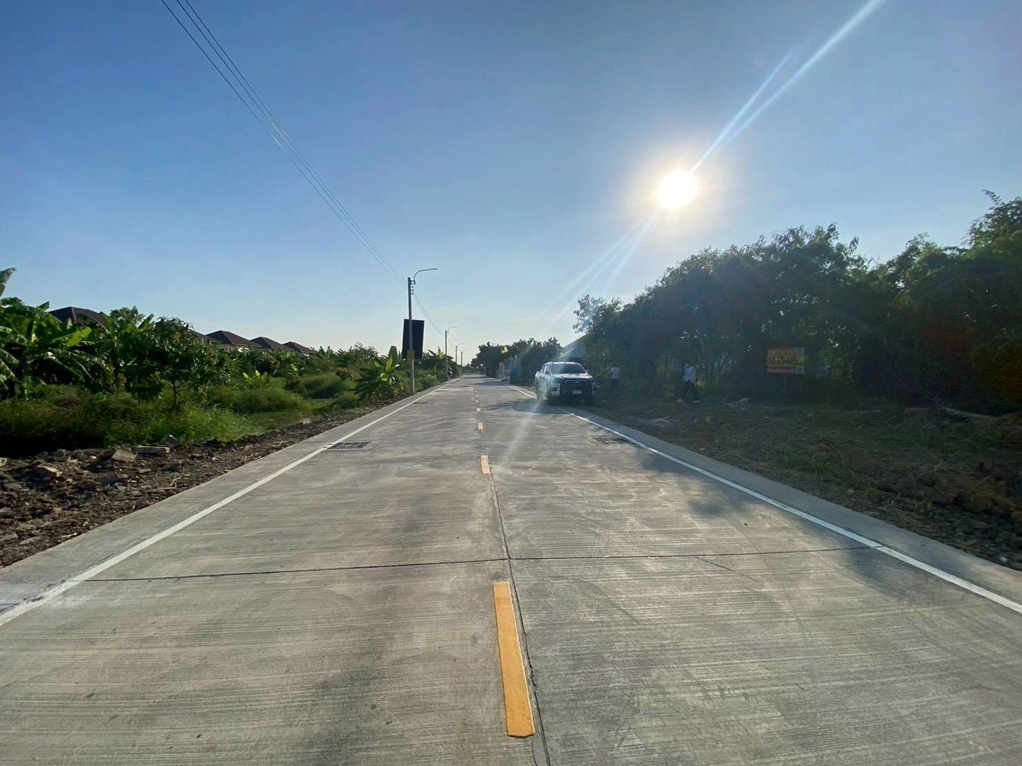 ขายด่วนที่ดินทำเลดี 96 ตรว ติดถนนคอนกรีตสาธารณะ ถมแล้ว ซ.เทพประทาน 1 อ.ไทรน้อย จ.นนทบุรี