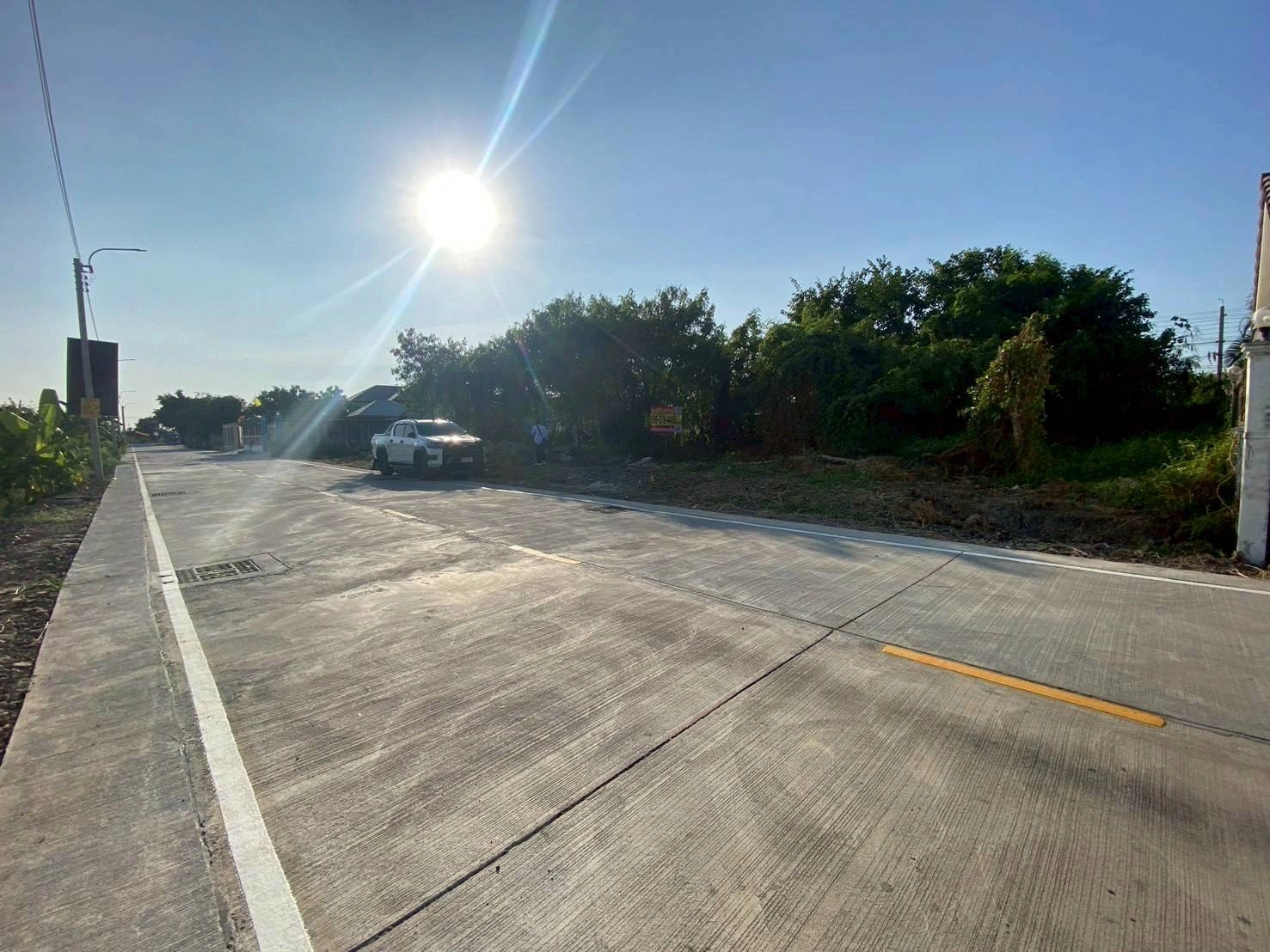 ขายด่วนที่ดินทำเลดี 96 ตรว ติดถนนคอนกรีตสาธารณะ ถมแล้ว ซ.เทพประทาน 1 อ.ไทรน้อย จ.นนทบุรี